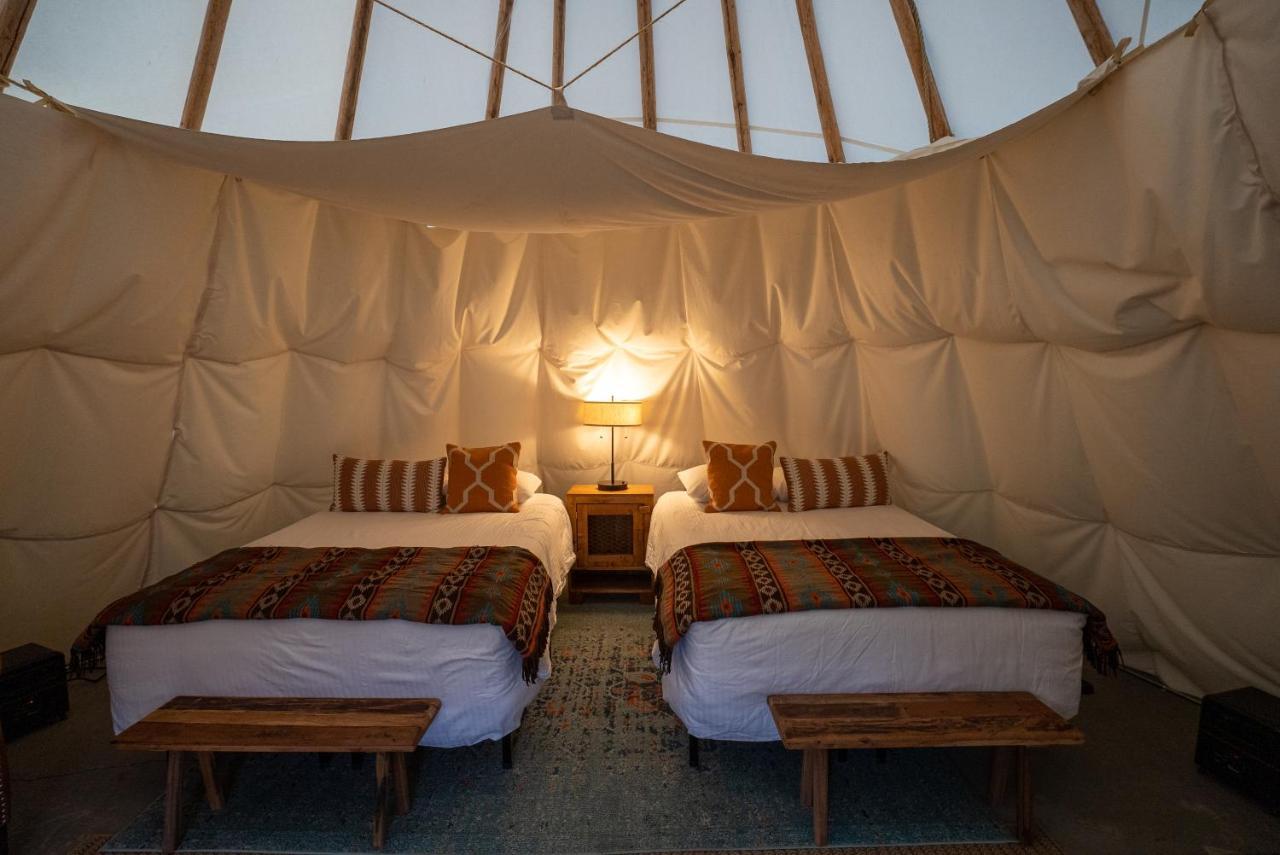 Dreamcatcher Tipi Hotel Гардинер Экстерьер фото